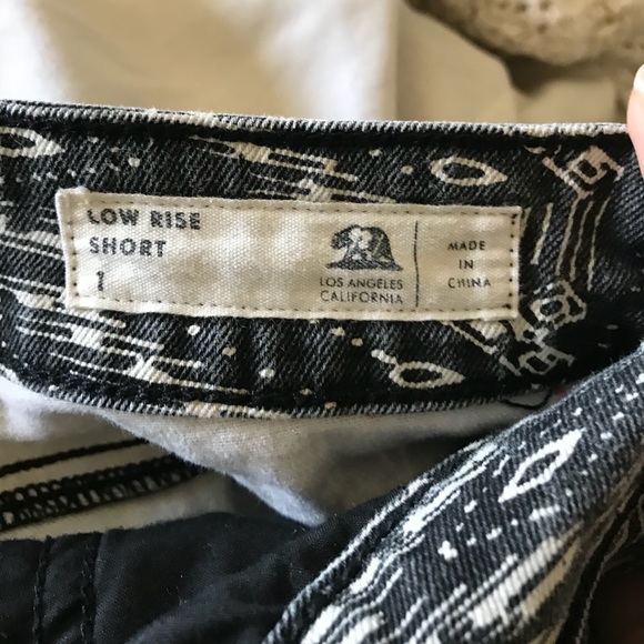 Black patterned shorts - Picture 2 of 2